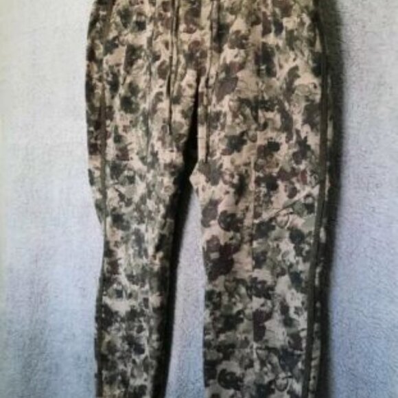 SOFIA Jeans by Sofia Vergara 2X XXL Paula Jogger Pull on Drawstring Pants Camo - Picture 2 of 10